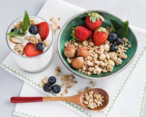 quick breakfast parfaits with granola